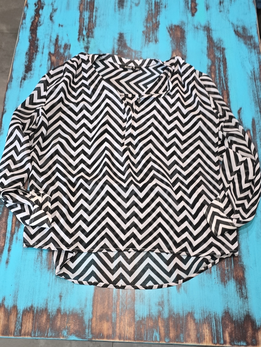 a.n.a Black and White Chevron Blouse